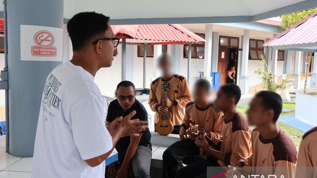 Lembaga Pembinaan Khusus Anak (LPKA) Kelas II Ambon membekali andikpas dengan keterampilan musik jukulele, tidak hanya membentuk karakter tetapi juga mendukung Ambon sebagai Kota Musik Dunia, menarik perhatian pada potensi tersembunyi.
