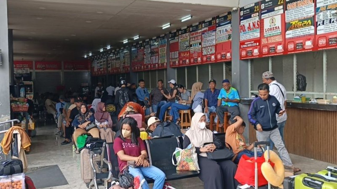Terminal Kalideres tingkatkan layanan dengan penambahan operasional Amari Transjakarta, antisipasi puncak arus balik libur Natal dan Tahun Baru 2026 untuk kenyamanan penumpang.