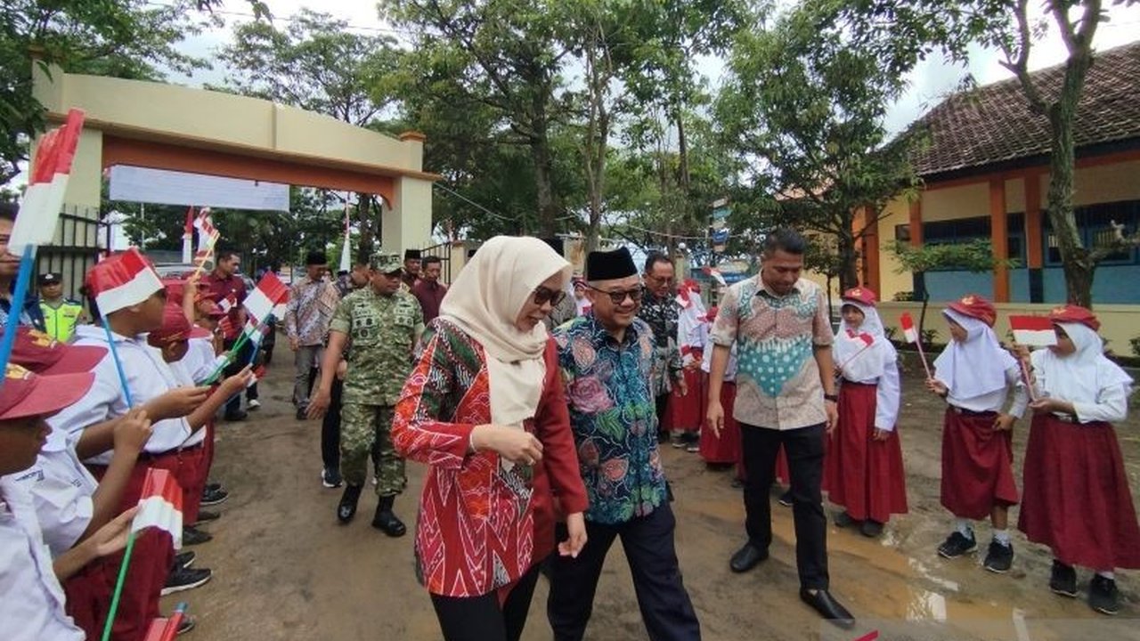Kemendikdasmen menargetkan Revitalisasi Sekolah 2026 untuk 71.000 satuan pendidikan di seluruh Indonesia, menunjukkan komitmen pemerintah dalam peningkatan mutu pendidikan nasional.