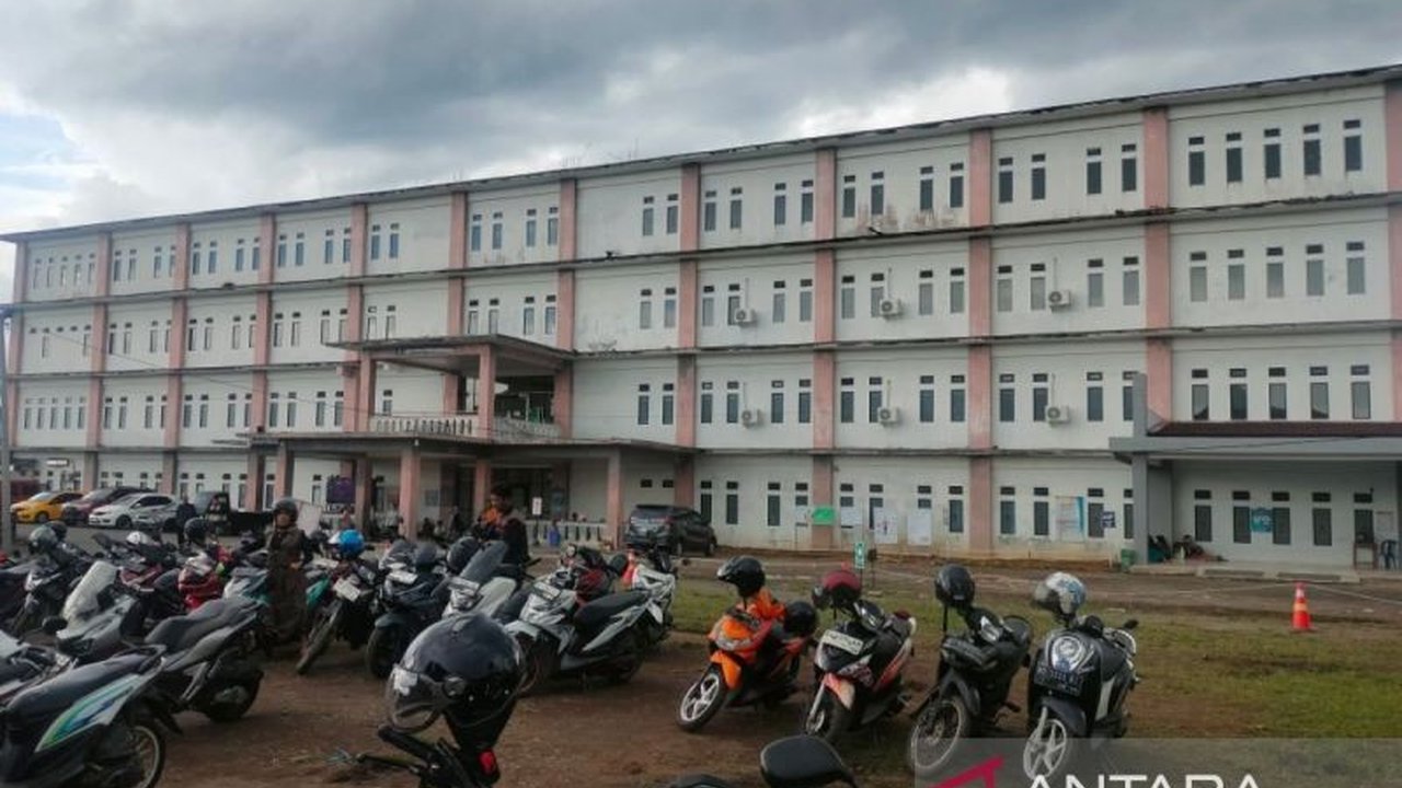 RSUD Rejang Lebong sukses menambah tiga dokter spesialis baru, meningkatkan total menjadi 23 orang, demi pelayanan kesehatan yang lebih optimal dan merata bagi masyarakat.