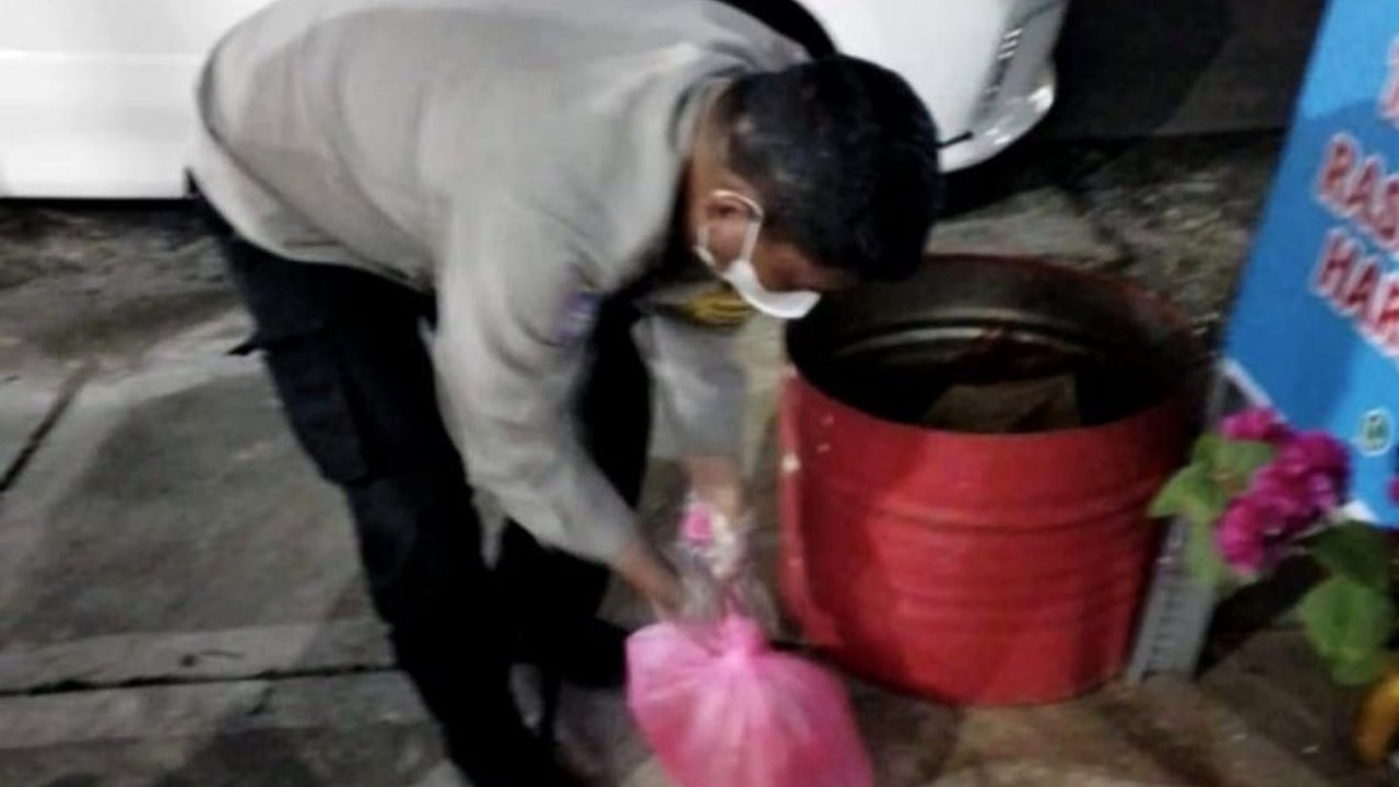 Polsek Panakukang tengah mendalami dugaan aksi teror kiriman kepala kambing yang dialamatkan ke sebuah rumah makan di Makassar, memicu penyelidikan mendalam untuk mengungkap motifnya.