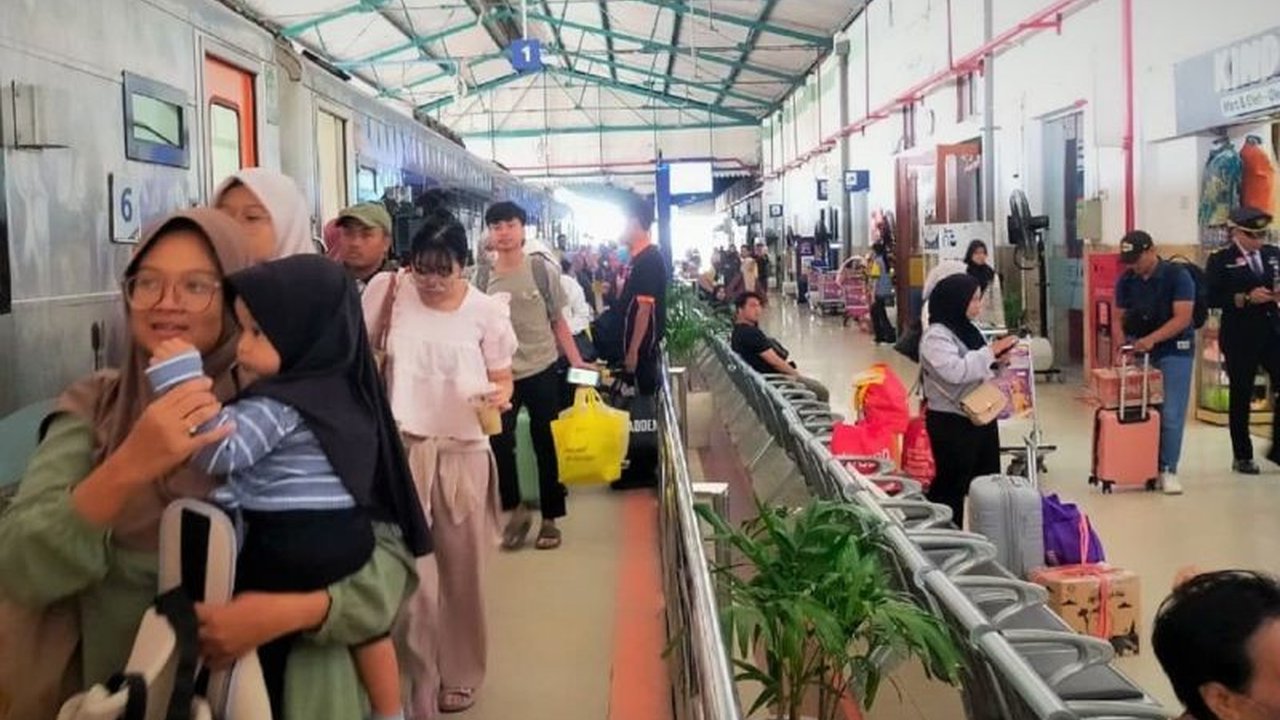 PT KAI Daop 7 Madiun mencatat performa gemilang dengan ketepatan waktu KAI Daop 7 Madiun mencapai 99,47% di tahun 2025, melebihi target yang ditetapkan.