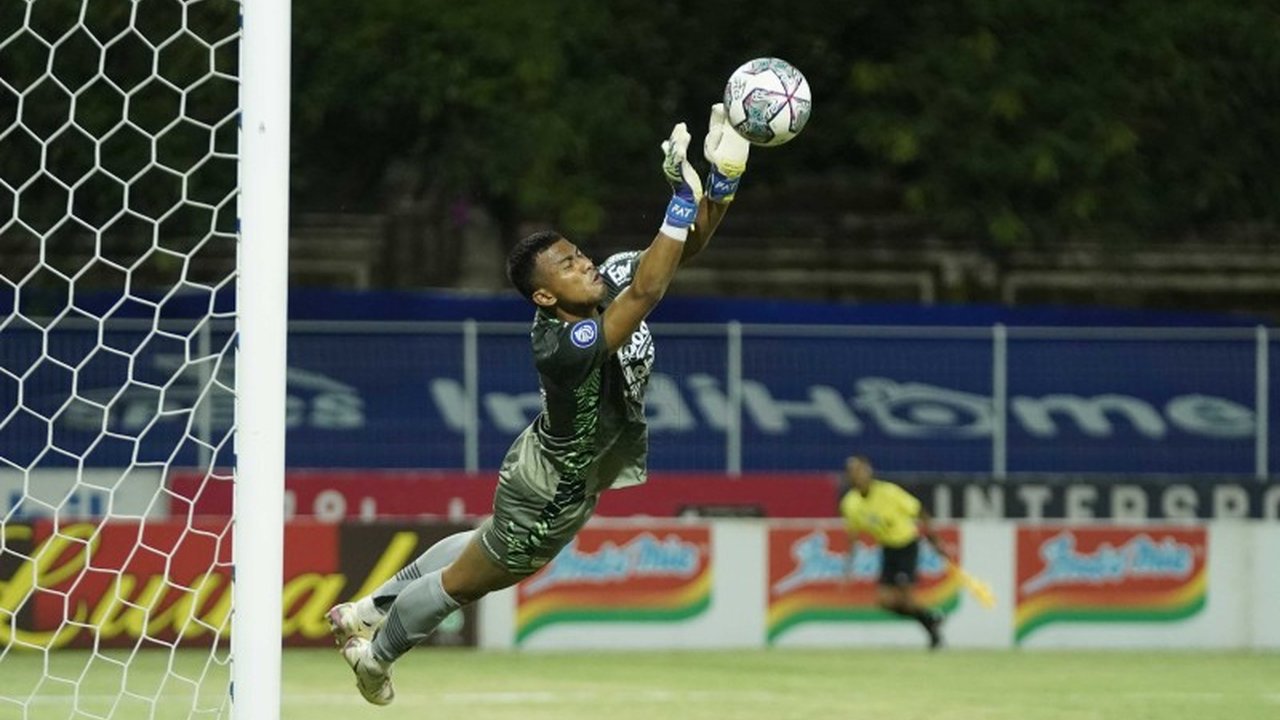 Kiper Persib Bandung, Teja Paku Alam, memprediksi laga kontra Persik Kediri di BRI Super League akan berjalan sulit, namun optimis timnya raih hasil maksimal.
