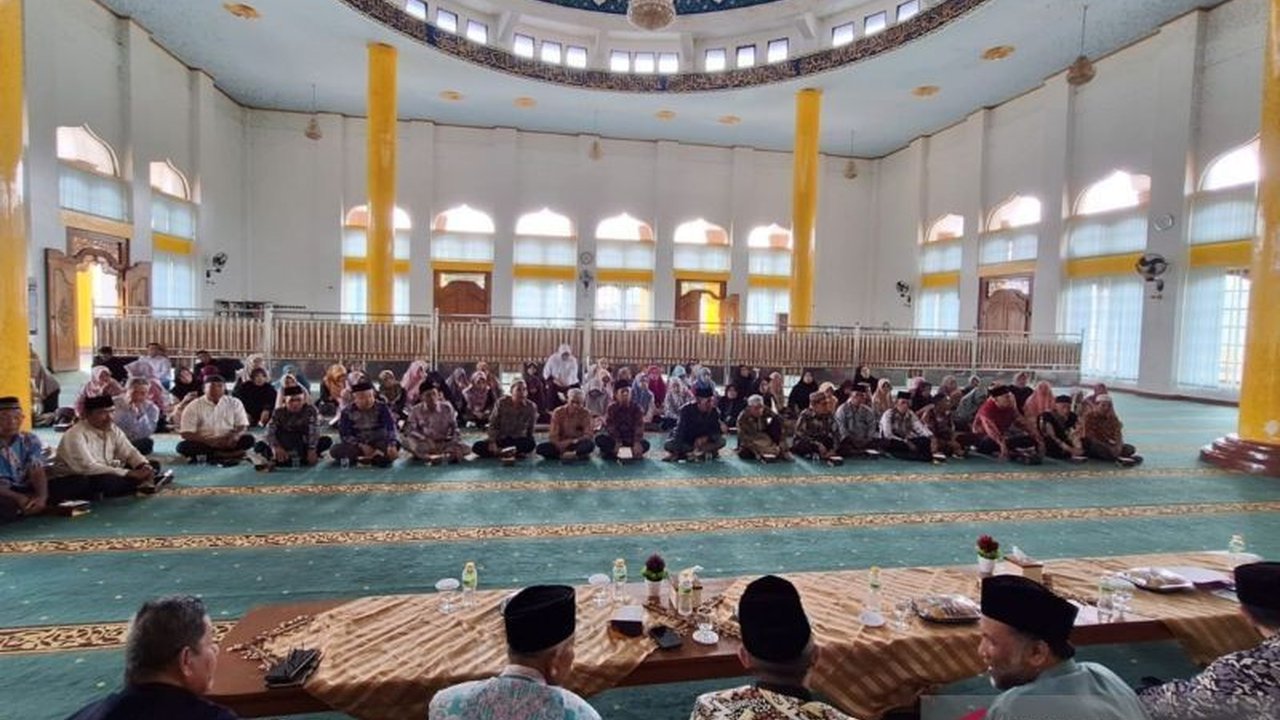 Kemenhaj Rejang Lebong mengonfirmasi tiga calon haji telah menyelesaikan Pelunasan BPIH Rejang Lebong 2026, di tengah kebijakan baru yang menyebabkan penurunan kuota haji daerah.
