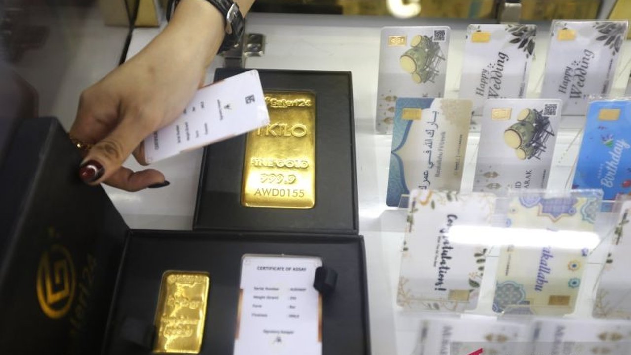 Harga emas Galeri24 dan UBS dilaporkan serempak turun pada Minggu, 4 Januari 2026, menawarkan potensi menarik bagi investor dan calon pembeli emas.