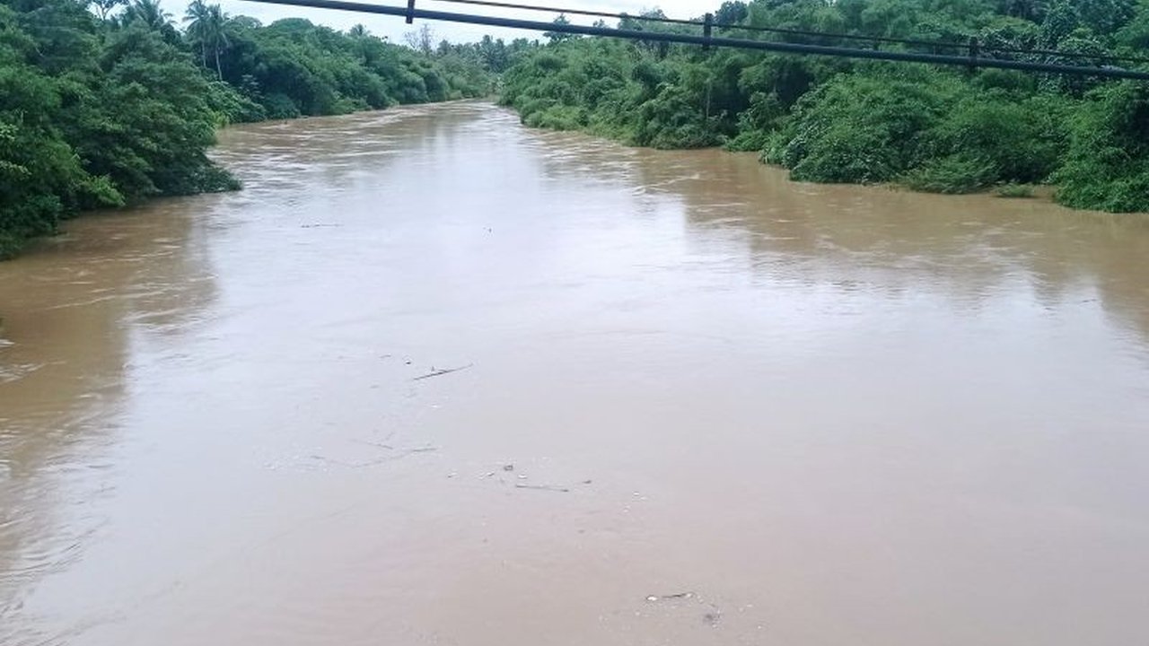 BPBD Lebak memberlakukan siaga Banjir Lebak menyusul curah hujan tinggi, mengimbau warga bantaran Sungai Ciujung untuk meningkatkan kewaspadaan terhadap potensi luapan air.