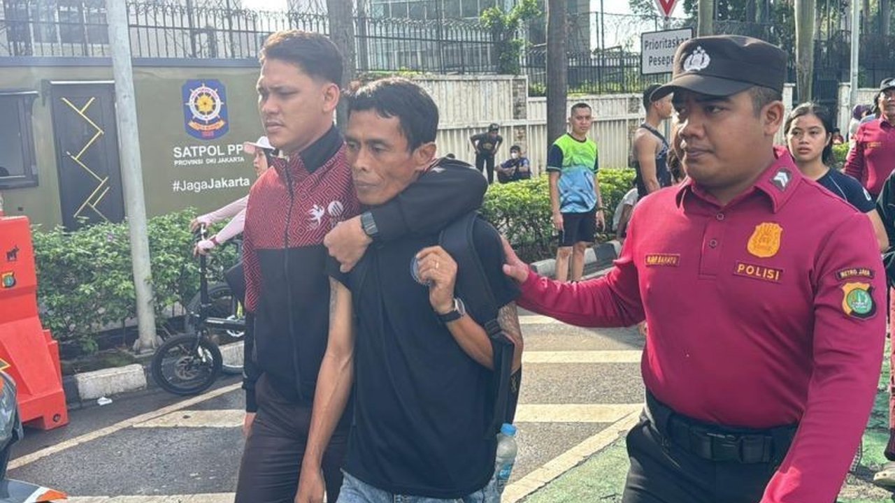 Dua pencopet berhasil diringkus personel Ditpamobvit Polda Metro Jaya saat beraksi di Hari Bebas Kendaraan Bermotor (HBKB) Bundaran HI, memastikan keamanan pengunjung dan menegaskan komitmen kepolisian.