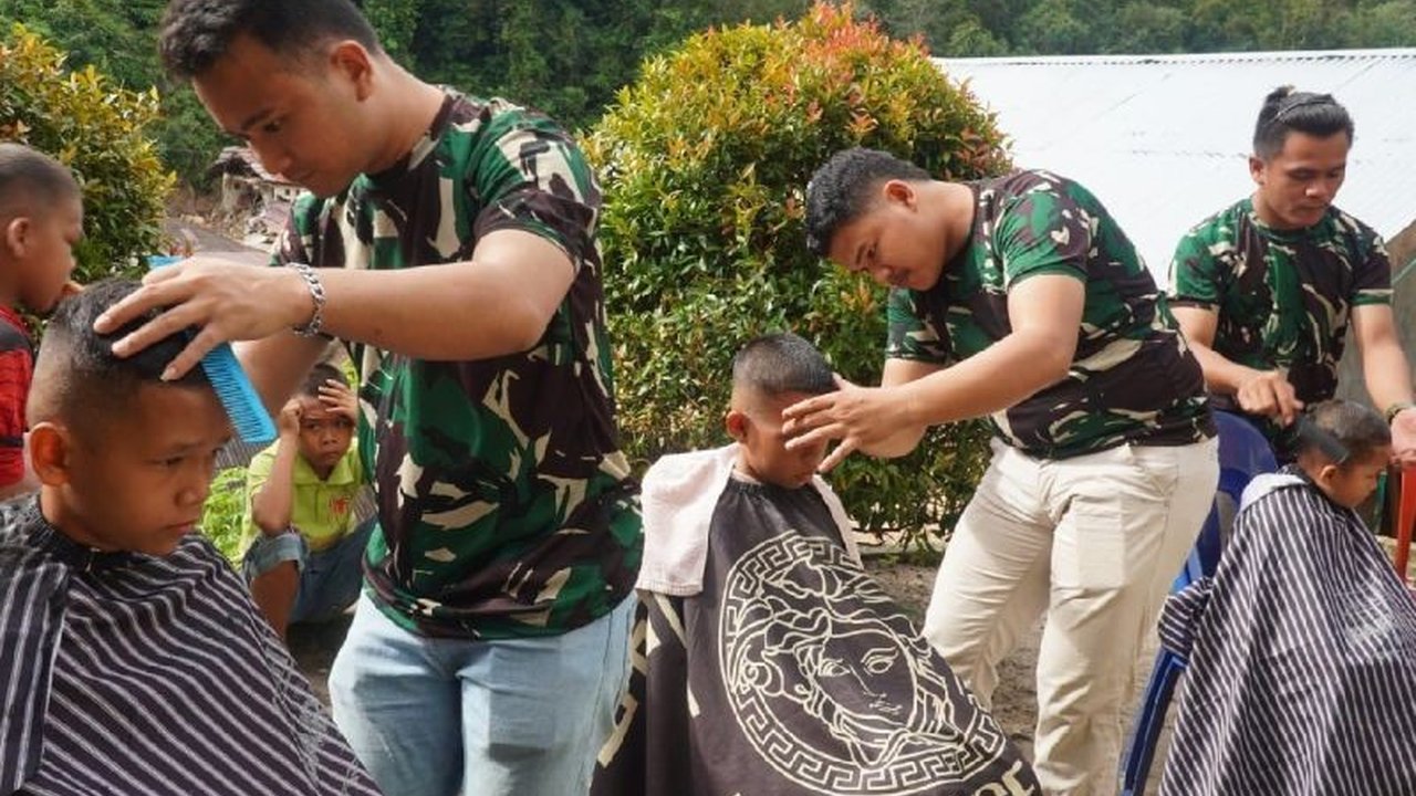 Kodim 0210/Tapanuli Utara menyelenggarakan program cukur rambut gratis bagi anak-anak korban bencana di Taput, memberikan dukungan psikologis dan semangat baru untuk kembali bersekolah.