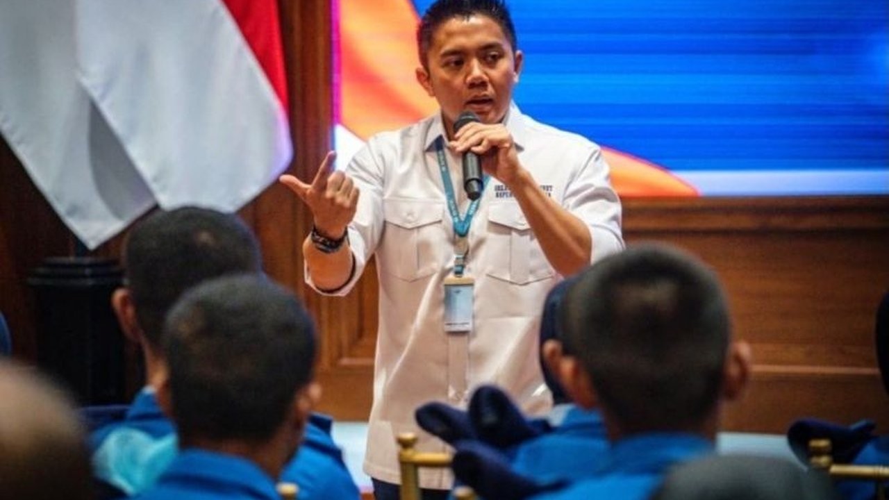 Seskab Teddy berbagi pengalaman berharga dengan siswa SMA Taruna Nusantara, memberikan bekal inspiratif untuk masa depan mereka dalam sebuah pertemuan hangat di Kantor Sekretariat Negara.