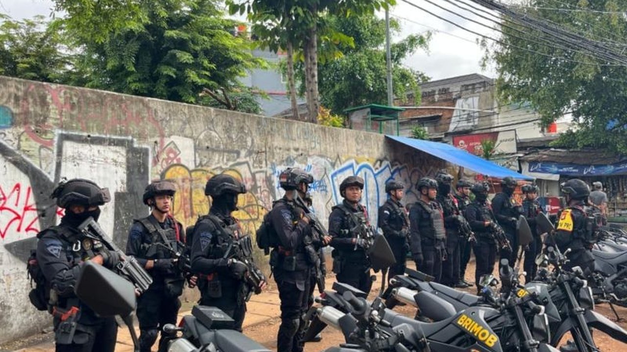 Brimob Polda Metro Jaya meningkatkan **Patroli Brimob Jaktim** di Cipinang Besar Selatan untuk mencegah tawuran pasca insiden, memastikan keamanan dan ketertiban masyarakat tetap terjaga.