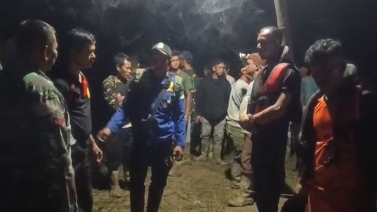 Tim SAR gabungan masih melakukan pencarian terhadap seorang petani di Aceh Timur yang dilaporkan hilang setelah sampannya diserang buaya di Sungai Peunaron.