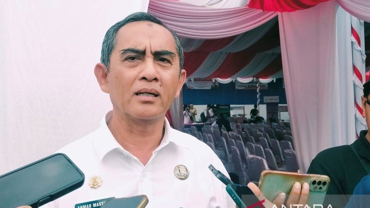 Sebanyak 199 gerai Koperasi Desa/Kelurahan Merah Putih di NTB sedang dibangun, namun target penyelesaian Januari ini terancam kendala lahan yang belum jelas.