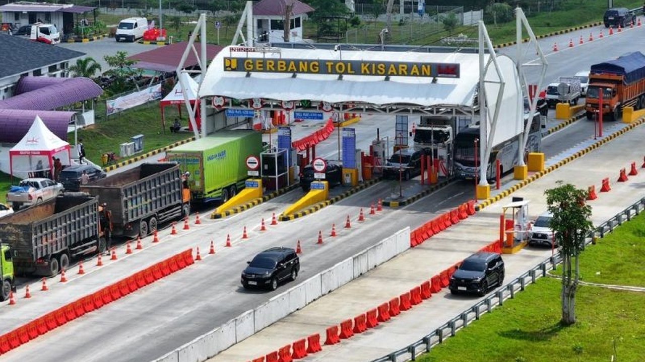 PT Hutama Karya mencatat peningkatan signifikan volume lalu lintas Tol Indrapura-Kisaran hingga 68,07 persen pada 2 Januari 2026. Simak detail lonjakan kendaraan selama periode Nataru 2025/2026.