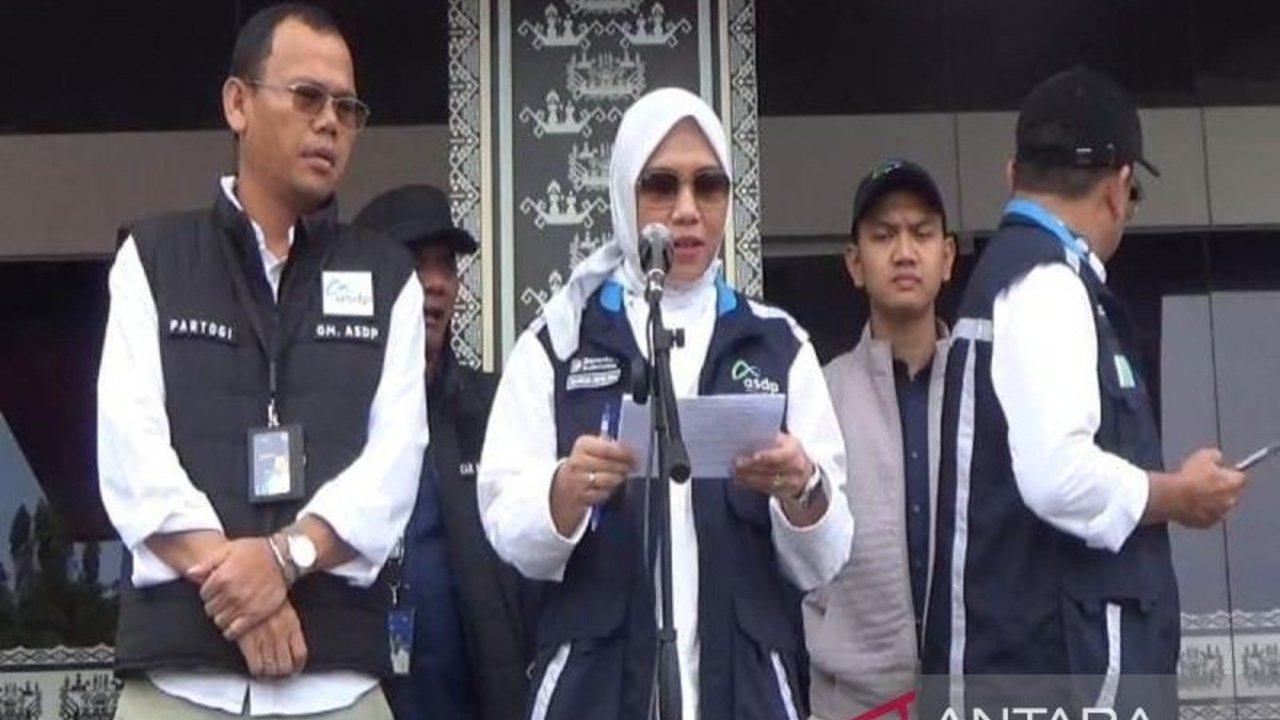 PT ASDP Indonesia Ferry (Persero) mengonfirmasi bahwa puncak arus balik Nataru di Pelabuhan Bakauheni, Lampung Selatan, berlangsung lancar dan terkendali, menunjukkan kesiapan optimal.