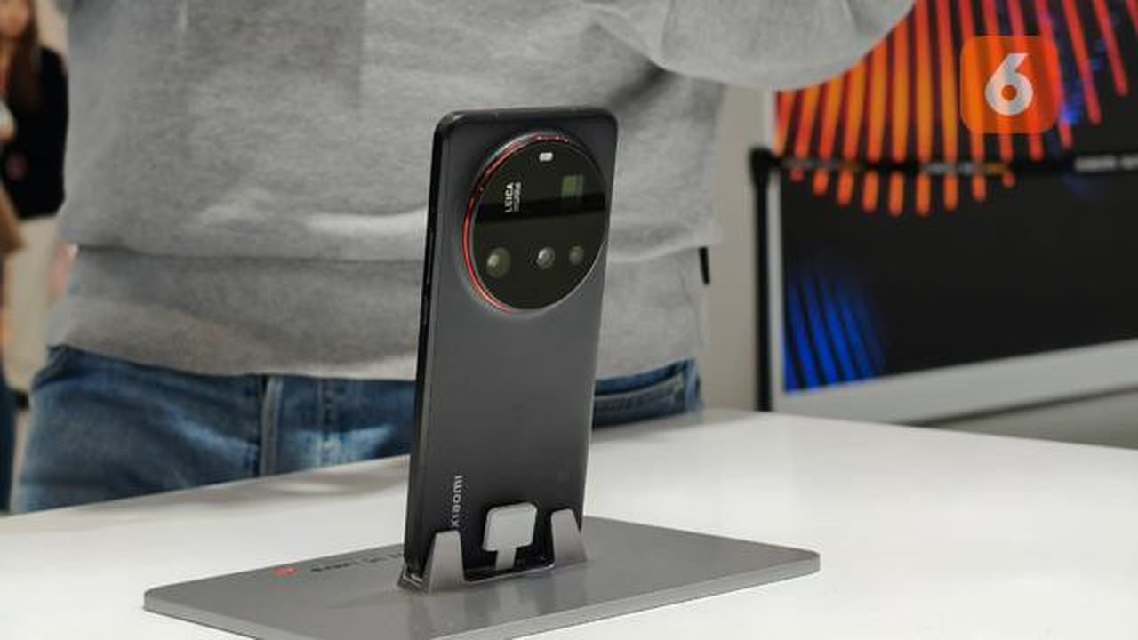 Penampakan Xiaomi 15 Ultra yang siap meluncur di Indonesia dalam waktu dekat. (Liputan6.com/Agustinus M. Damar)