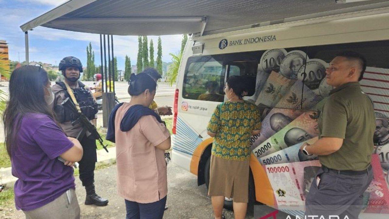 Program Serunai 2025 oleh BI Papua berhasil memfasilitasi penukaran uang rupiah senilai Rp34,5 miliar, memastikan ketersediaan Penukaran Uang BI Papua bagi masyarakat di momen Natal.