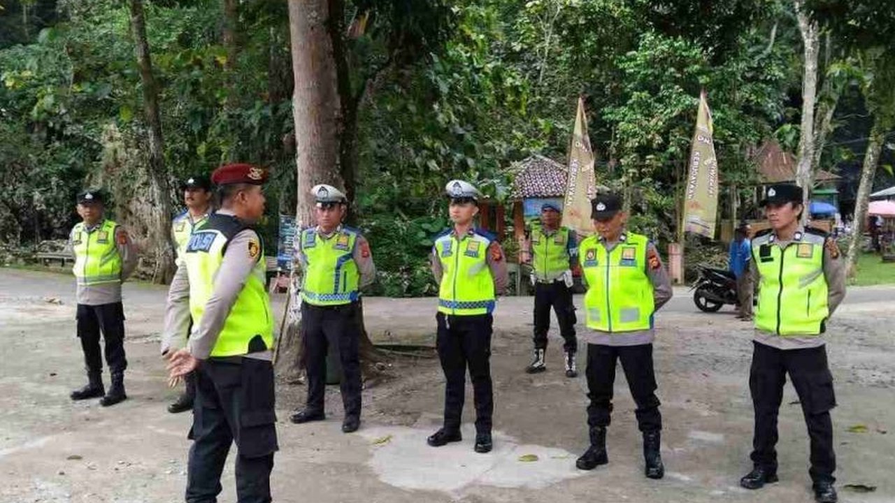Polres Ogan Komering Ulu (OKU) memperketat pengamanan Goa Putri di Baturaja, Sumatera Selatan, untuk mengantisipasi lonjakan pengunjung selama puncak libur Natal 2025 dan Tahun Baru 2026.