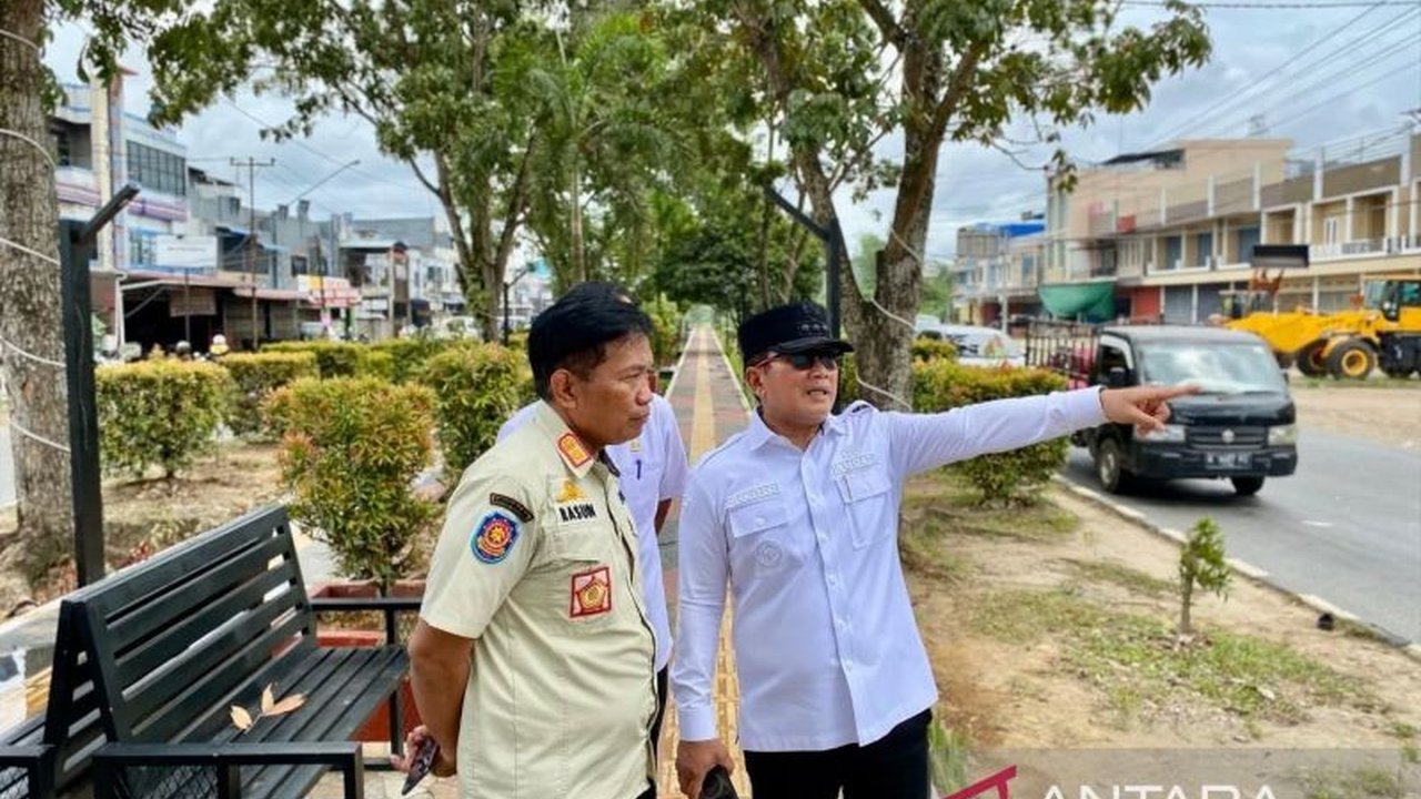 Pemerintah Kabupaten Kubu Raya sukses melakukan penataan kawasan Kubu Raya di Jalan Mayor Alianyang, mengubah area kumuh menjadi etalase lintas negara yang tertib, bersih, dan nyaman bagi pengguna jalan serta pedagang.