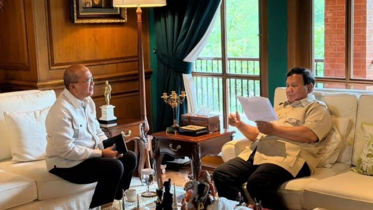 Presiden Prabowo Subianto menerima Menteri Investasi dan Hilirisasi Rosan Roeslani di kediaman pribadinya, membahas progres Proyek Hilirisasi Rp100 T yang strategis serta inisiatif pengelolaan sampah menjadi energi.