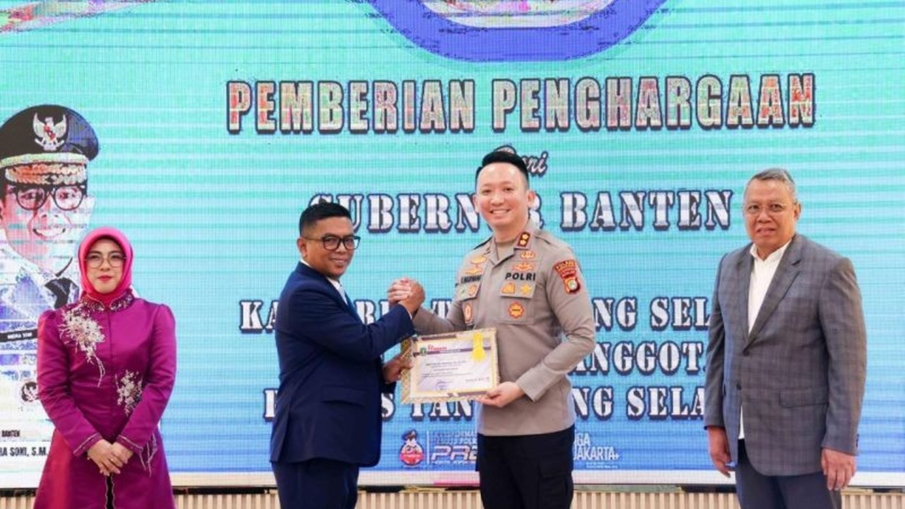 Gubernur Banten Andra Soni memuji inovasi Program Cetar Polres Tangsel yang terbukti ampuh menekan angka tawuran remaja dan gangguan keamanan di wilayah Tangerang Selatan, menciptakan lingkungan yang lebih aman.