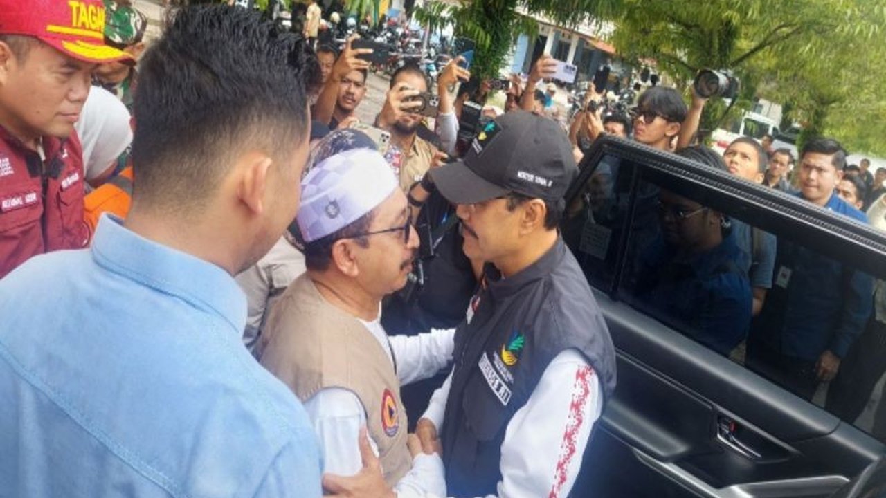 Menteri Sosial Saifullah Yusuf menegaskan komitmen pemerintah dalam menyalurkan bantuan banjir, termasuk santunan dan rekonstruksi rumah bagi warga terdampak di Kabupaten Banjar, Kalimantan Selatan.