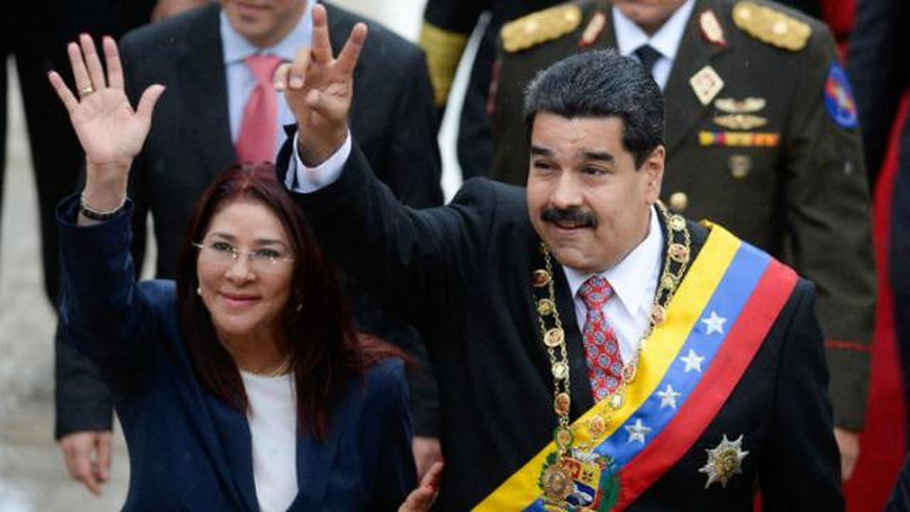 Presiden Venezuela Nicolas Maduro dan istrinya Cilia Flores (AFP Photo/Federico Parra)
