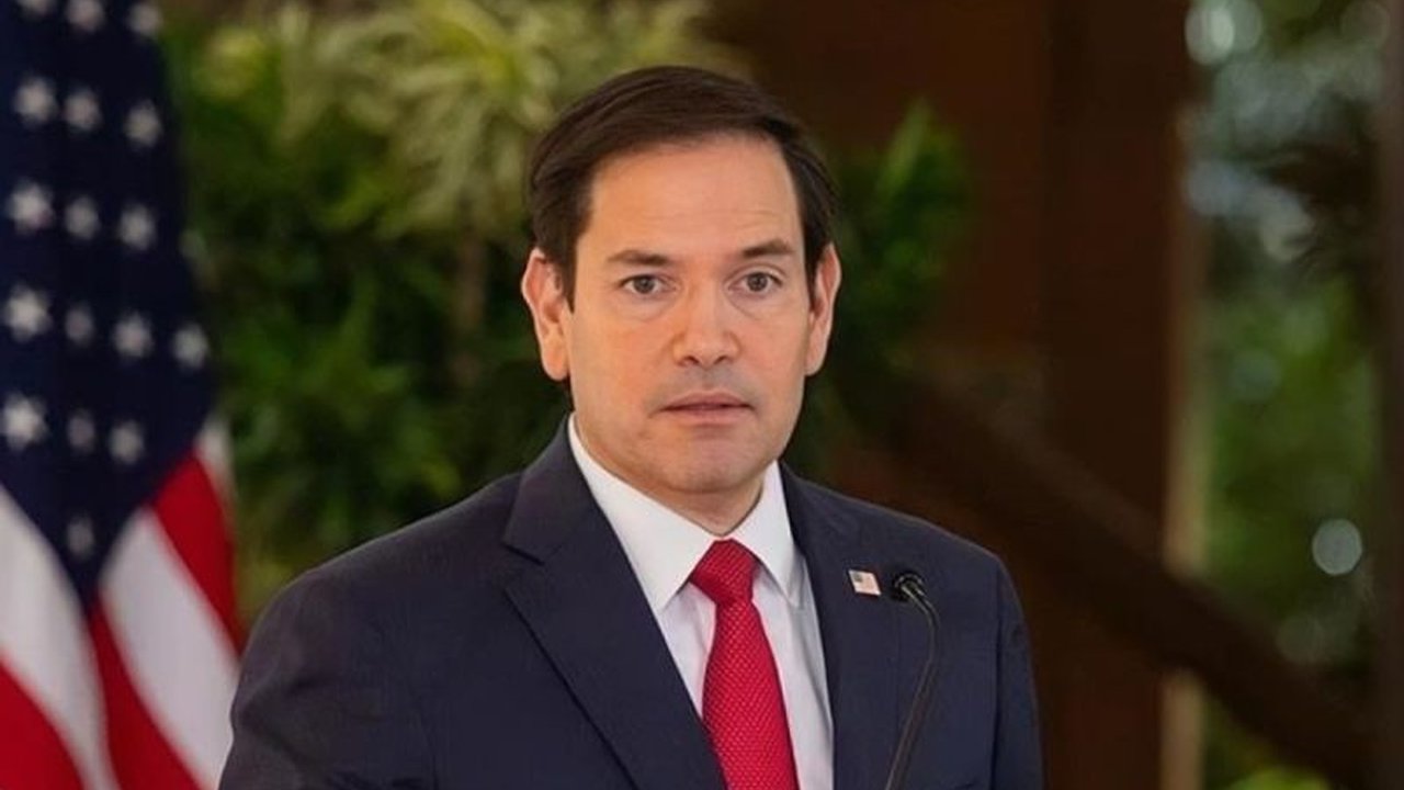Menteri Luar Negeri AS Marco Rubio menjelaskan operasi penangkapan Nicolas Maduro di Venezuela adalah penegakan hukum, bukan invasi, memicu polemik internasional.