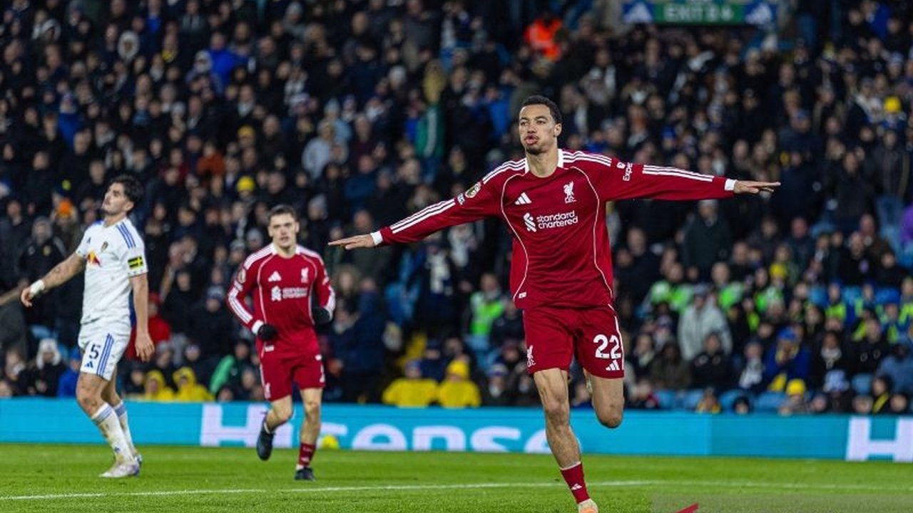Pelatih Liverpool Arne Slot berharap Hugo Ekitike cedera hamstring yang dialaminya hanya DOMS, namun keraguan menyelimuti ketersediaannya jelang laga penting melawan pemuncak klasemen Arsenal.