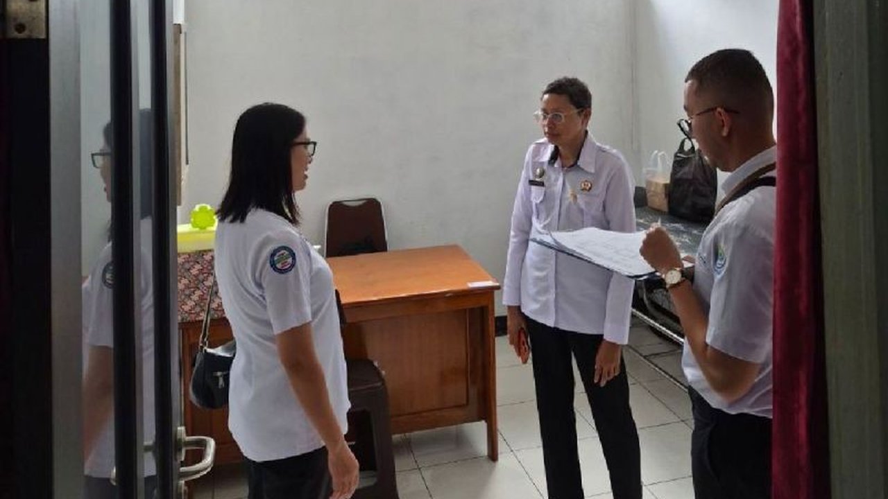 BPJS Kesehatan Cabang Jayapura berkomitmen penuh memastikan layanan Jaminan Kesehatan Nasional (JKN) tersedia optimal bagi warga binaan lapas di Papua, menjamin hak dasar kesehatan mereka.