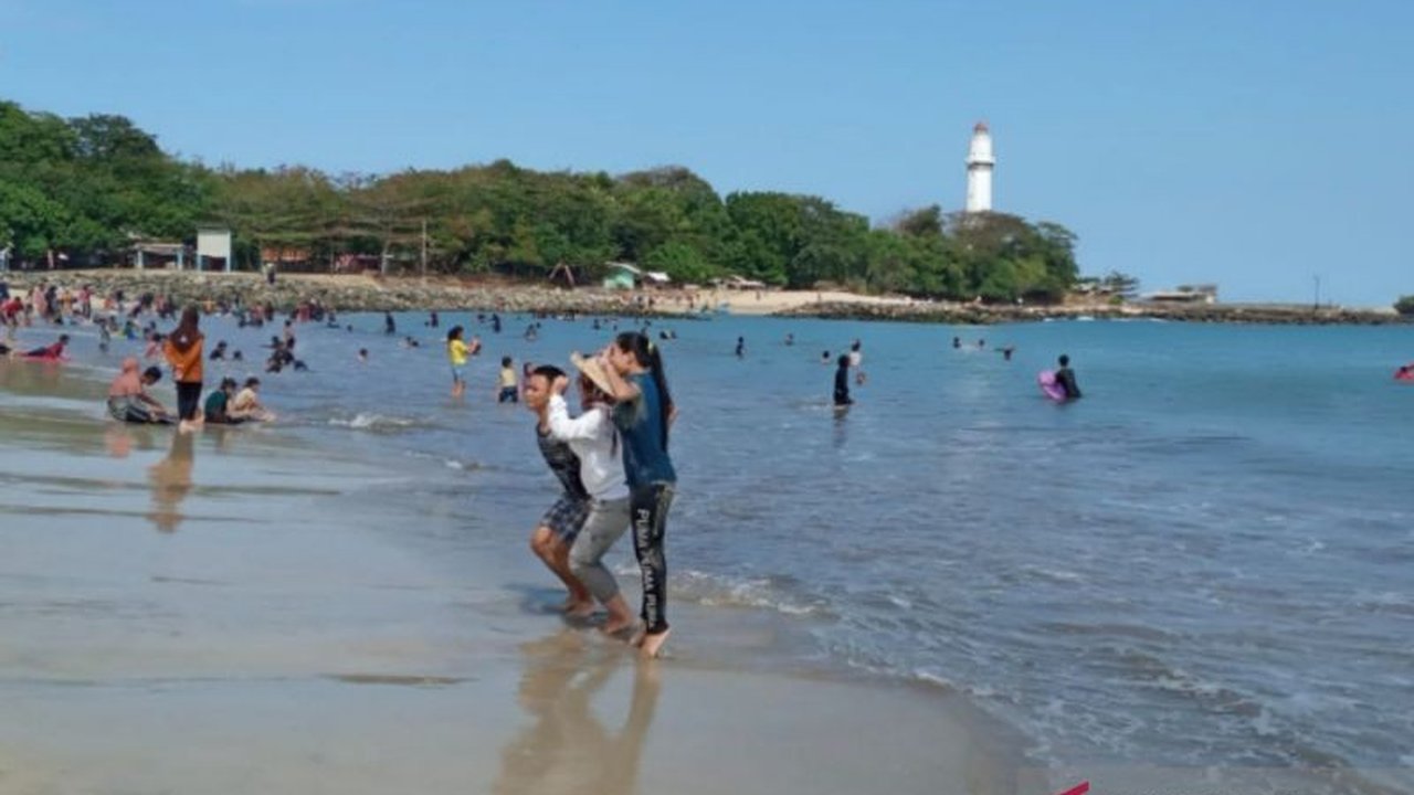 Usai insiden penganiayaan, Dinas Pariwisata dan Kebudayaan (Disparbud) Garut serius lakukan pembenahan wisata Pantai Santolo, fokus pada keamanan dan kenyamanan pengunjung untuk pulihkan citra positif.