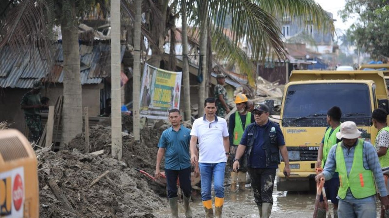 Pemerintah Aceh mengerahkan alat berat dan ribuan relawan untuk mempercepat Pembersihan Sekolah Aceh Tamiang pasca banjir, demi kelancaran proses belajar mengajar. Bagaimana strategi pemulihan ini dilakukan?