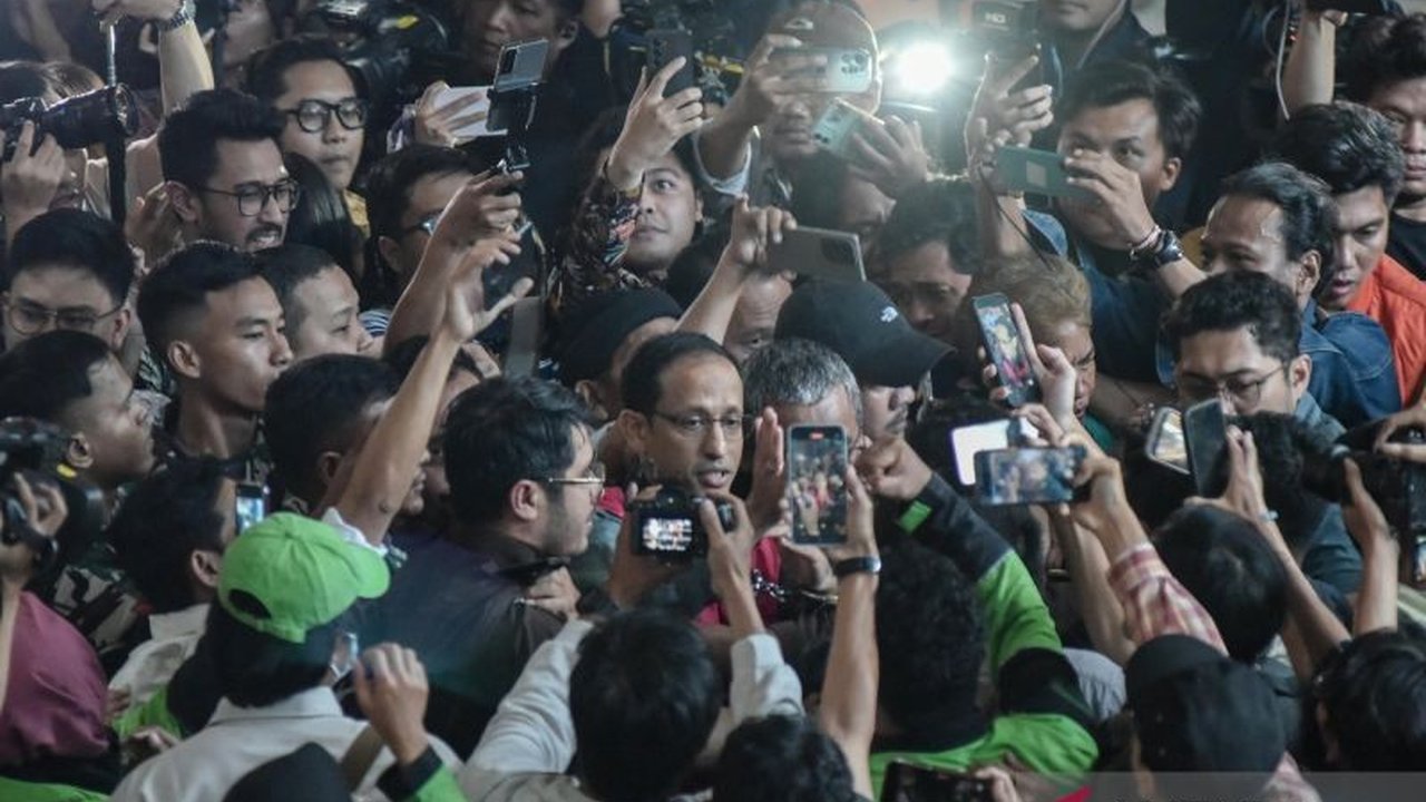 Mantan Mendikbudristek Nadiem Makarim membantah tuduhan korupsi Chromebook dalam sidang eksepsi, menegaskan tidak akan mengorbankan reputasi demi memperkaya diri dan tetap berbakti kepada negara.