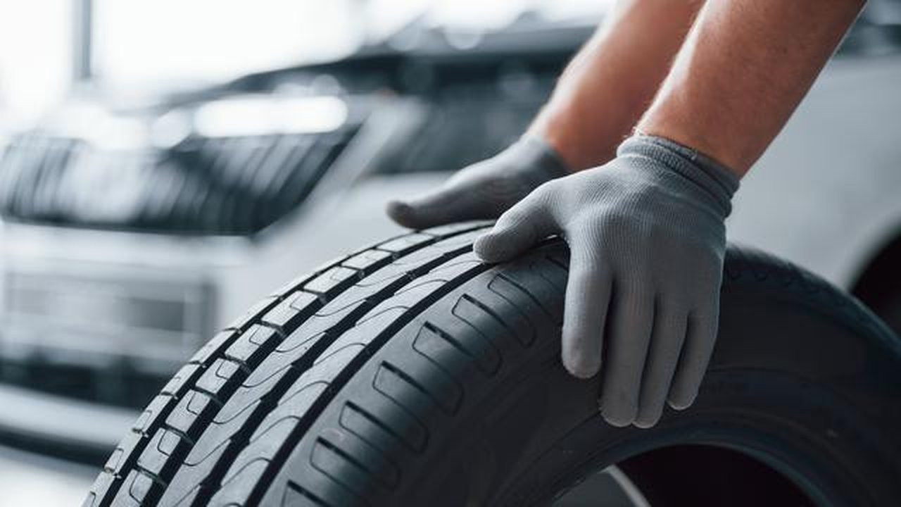 Ilustrasi ban mobil (freepik.com)