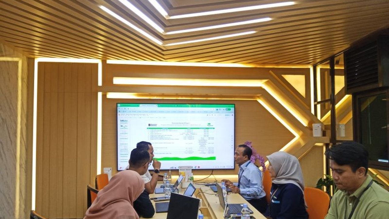 PT Pegadaian Kanwil X Jawa Barat mencatat kenaikan investasi emas signifikan hingga 295,51 persen pada 2025, didorong minat tinggi milenial dan Gen Z. Fenomena ini menunjukkan emas tetap jadi primadona investasi.