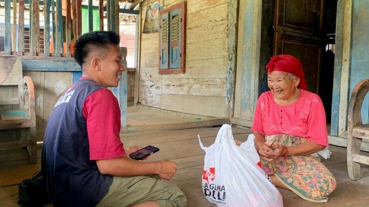 Artha Graha Peduli (AGP) kembali menggelar Pasar Murah AGP di kawasan konservasi Tambling, Lampung, untuk memastikan ketersediaan sembako terjangkau bagi masyarakat terpencil dan mendukung stabilitas pangan nasional.