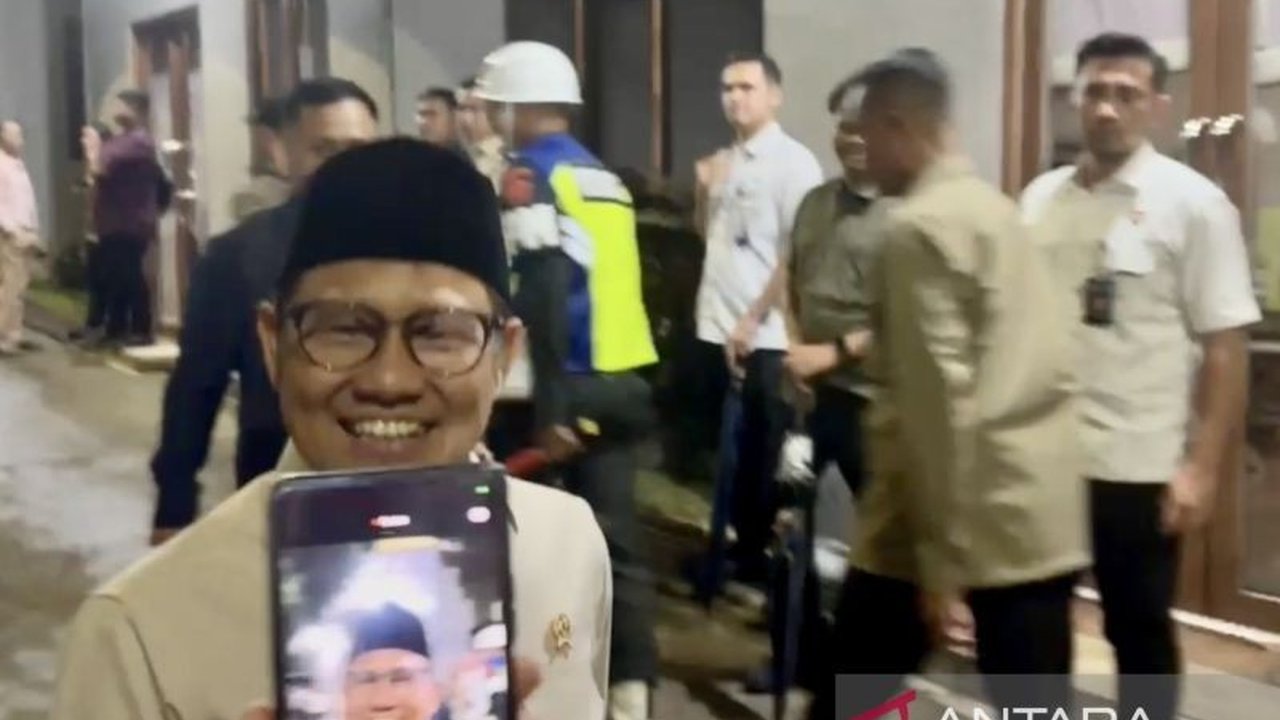 Ketua Umum PKB Muhaimin Iskandar menanggapi santai kelakar Presiden Prabowo Subianto tentang 'PKB harus diawasi', menegaskan tidak ada maksud lain di balik candaan tersebut.