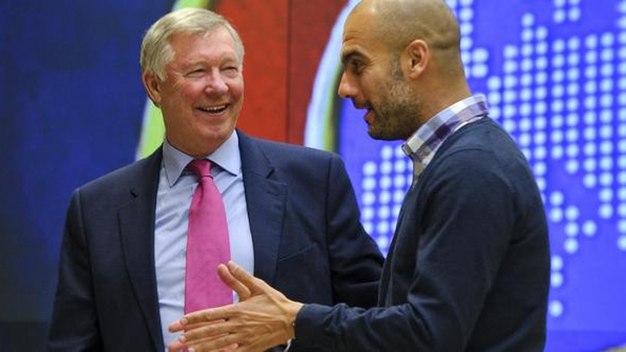 Pep Guardiola sempat menghadiri undangan makan malam dengan Sir Alex Ferguson yang ketika itu baru meninggalkan Manchester United pada 2014. (AFP/FABRICE COFFRINI)