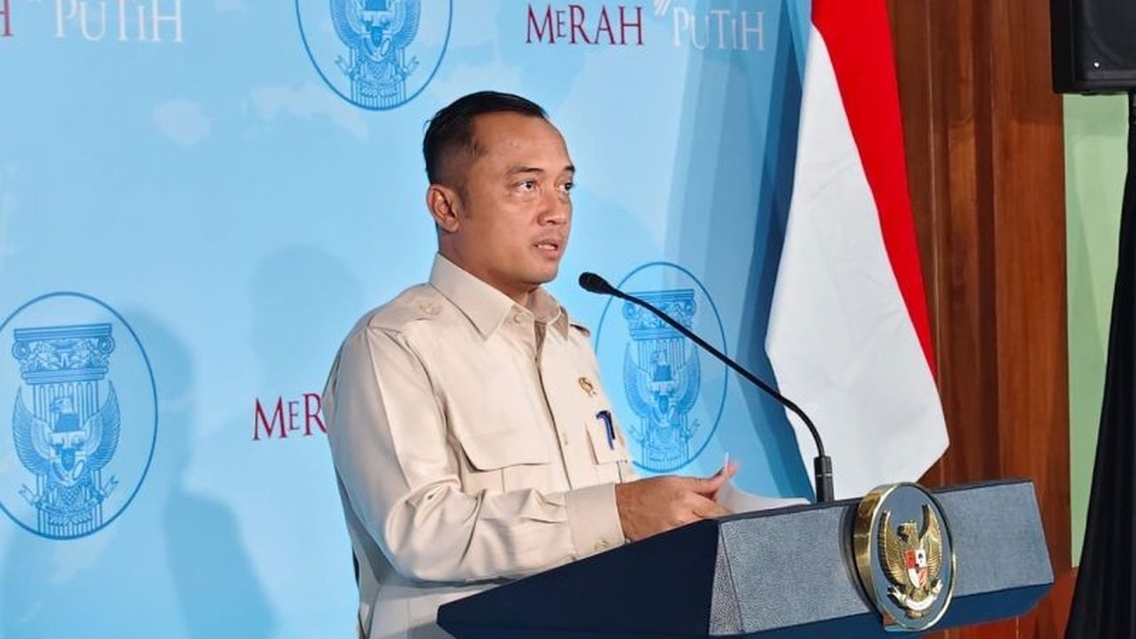 Menteri Sekretaris Negara mengumumkan peluncuran proyek PSEL 'Waste to Energy' di 34 kabupaten/kota mulai Januari hingga Maret 2026, diharapkan mampu mengatasi timbunan sampah harian yang masif dan mendukung kemandirian energi nasional.