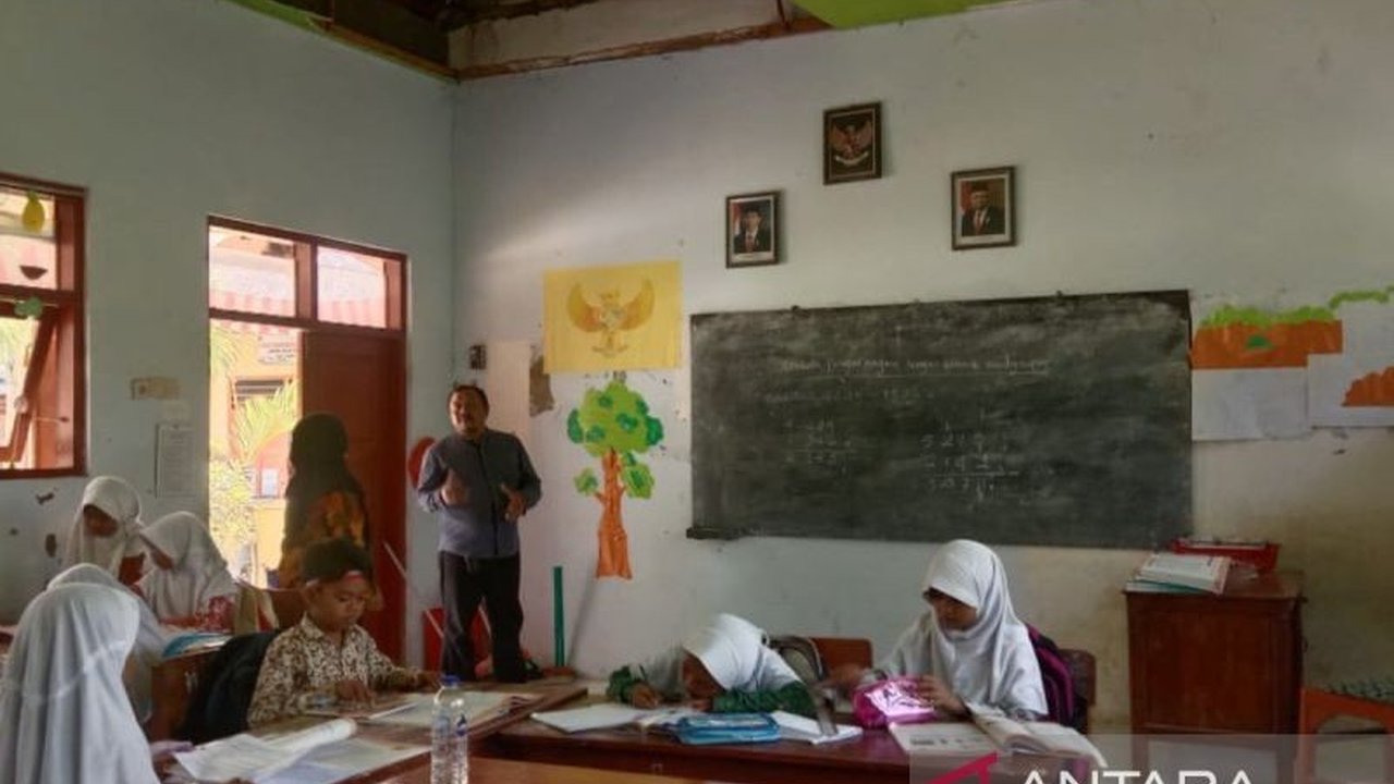 Pemerintah Kabupaten Pamekasan mengajukan usulan perbaikan 187 sekolah rusak berbagai tingkatan kepada Kementerian Pendidikan Dasar dan Menengah (Kemendikdasmen) untuk tahun anggaran 2026, demi meningkatkan kualitas fasilitas pendidikan di wilayah tersebu