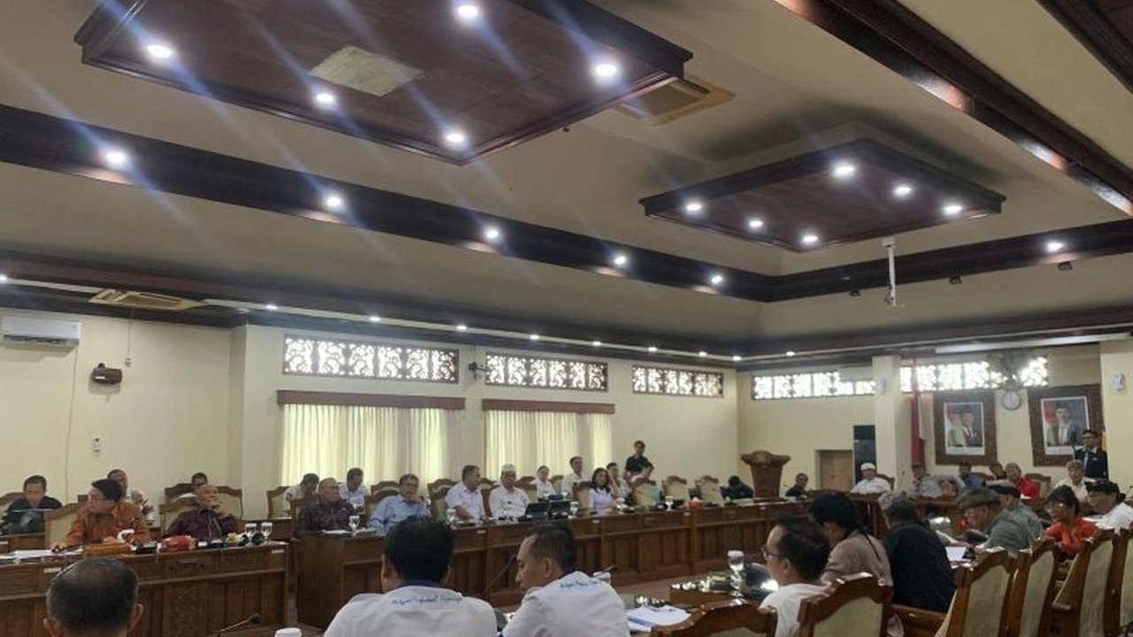 Pansus TRAP DPRD Bali kembali mendalami kasus sengketa lahan Jimbaran antara masyarakat adat dan PT Jimbaran Hijau, dengan rencana pengukuran ulang untuk menuntaskan masalah.