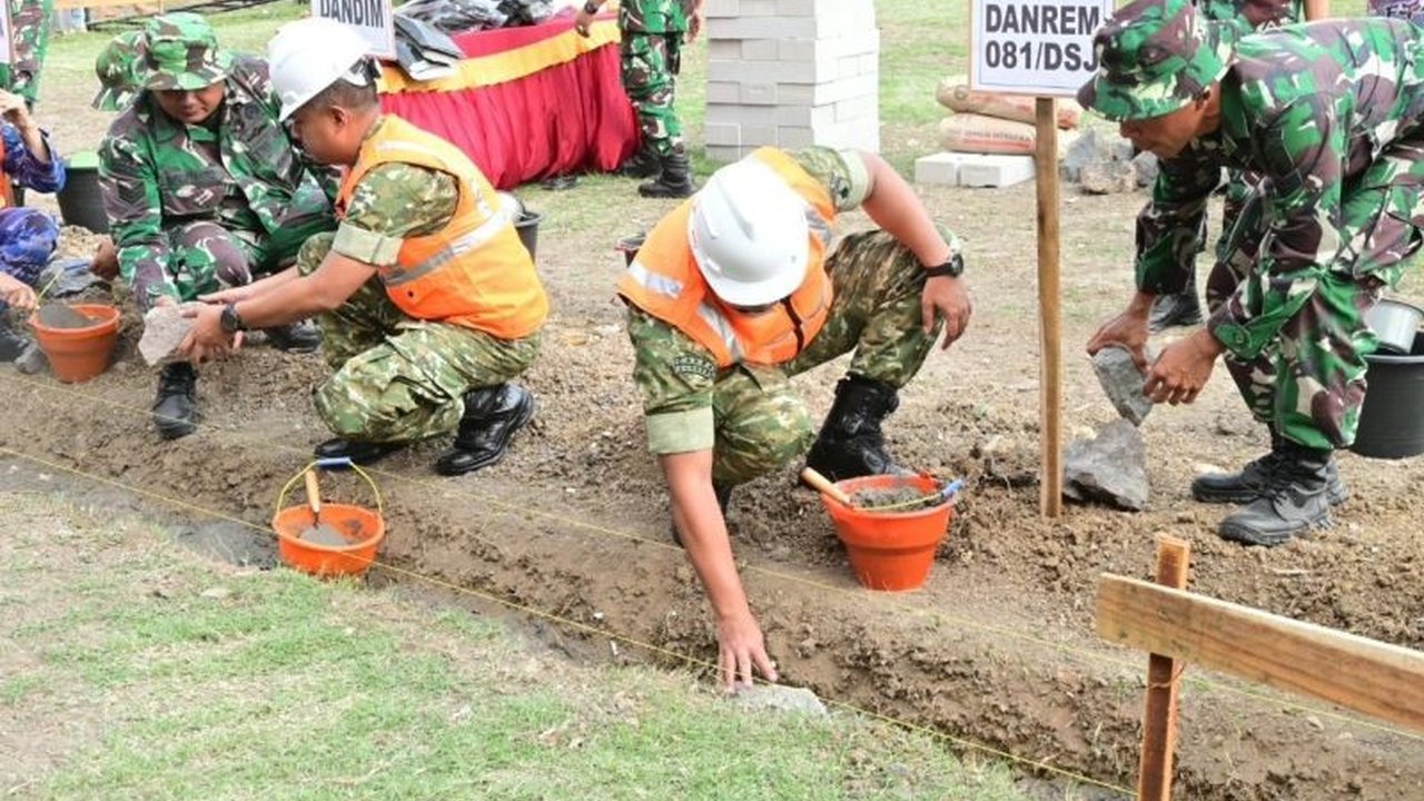 Danrem 081/DSJ Kolonel Arm Untoro Hariyanto melaporkan pembangunan 1.367 Koperasi Merah Putih di wilayahnya, sebuah langkah strategis memperkuat ekonomi pedesaan dan memberdayakan masyarakat.