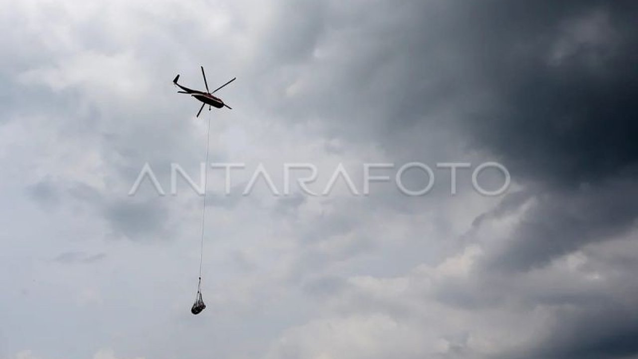 Distribusi Bantuan Udara Aceh Tengah menjadi tumpuan utama bagi ribuan warga terdampak banjir bandang dan longsor. Simak bagaimana upaya ini memastikan kebutuhan dasar terpenuhi.