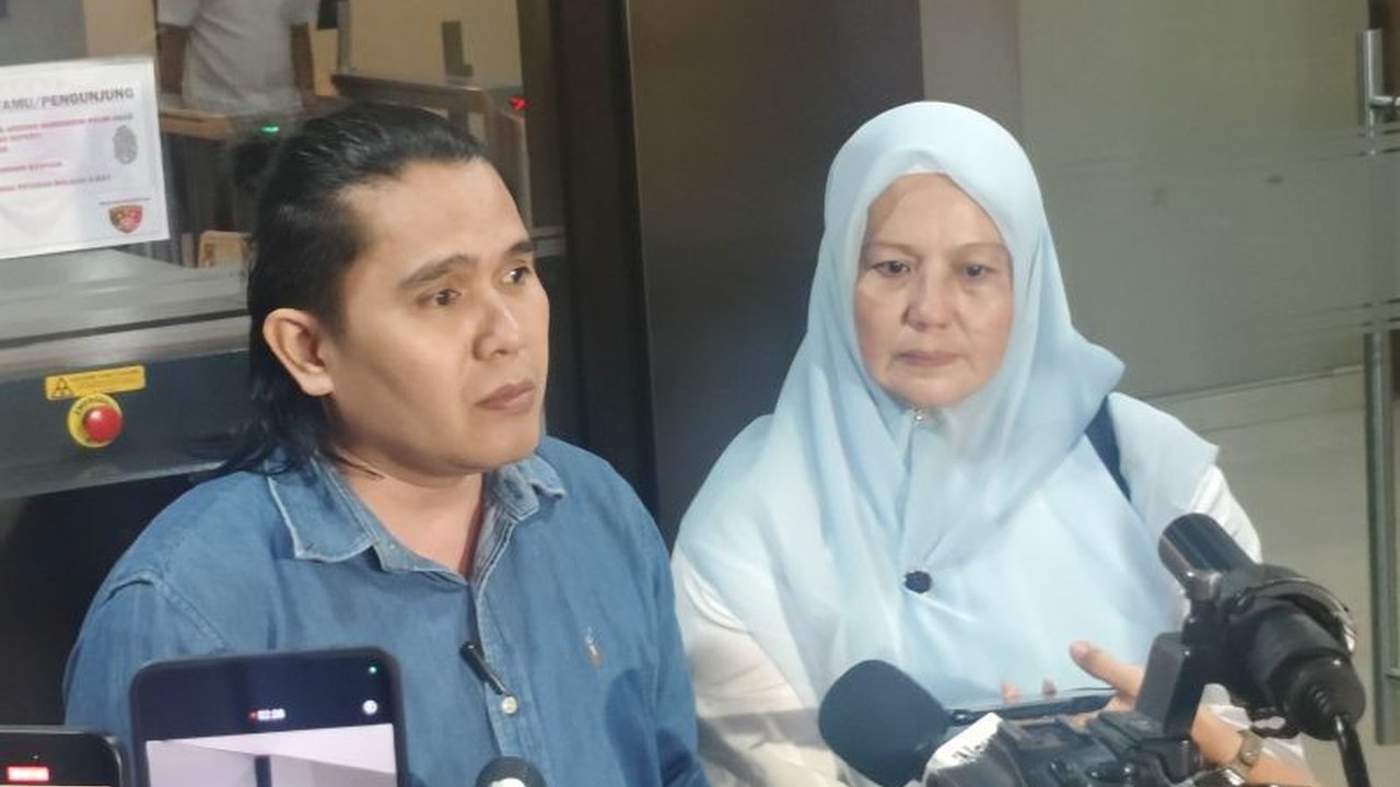 Wakil Gubernur Kepulauan Bangka Belitung, Hellyana, menjalani pemeriksaan intensif selama 10 jam di Bareskrim Polri terkait kasus dugaan ijazah palsu, memicu pertanyaan tentang validitas pendidikannya.