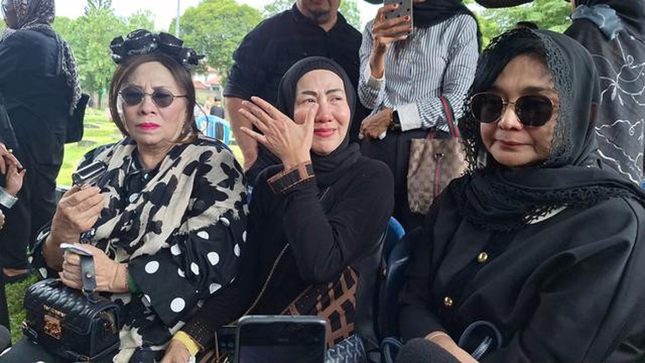 Menurut Venna Melinda, keinginan mendiang sebenarnya simpel: ingin nikmati kebersamaan dengan anak dan cucu dalam perjalanan singkat ke luar kota.