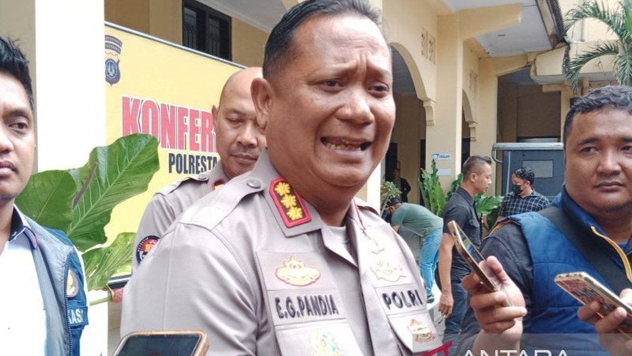 Polresta Yogyakarta mengonfirmasi teror telepon penipuan yang dialami Guru Besar UGM, Prof. Zainal Arifin Mochtar, bukan dari kepolisian, melainkan ulah penipu yang teridentifikasi di Cirebon. Simak detail modus penipuan ini.