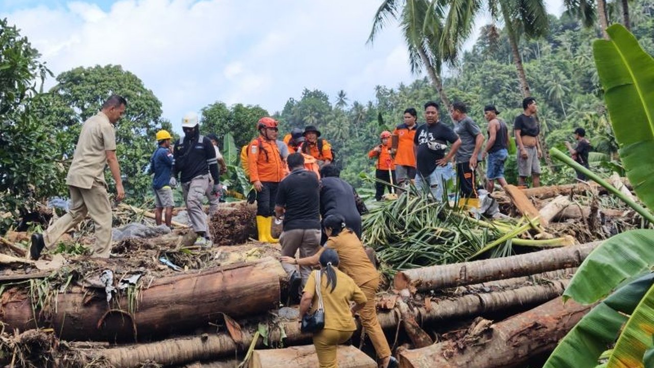 Tragedi banjir bandang Pulau Siau menelan 17 korban jiwa, dengan dua warga lainnya masih dalam pencarian intensif oleh tim SAR gabungan.