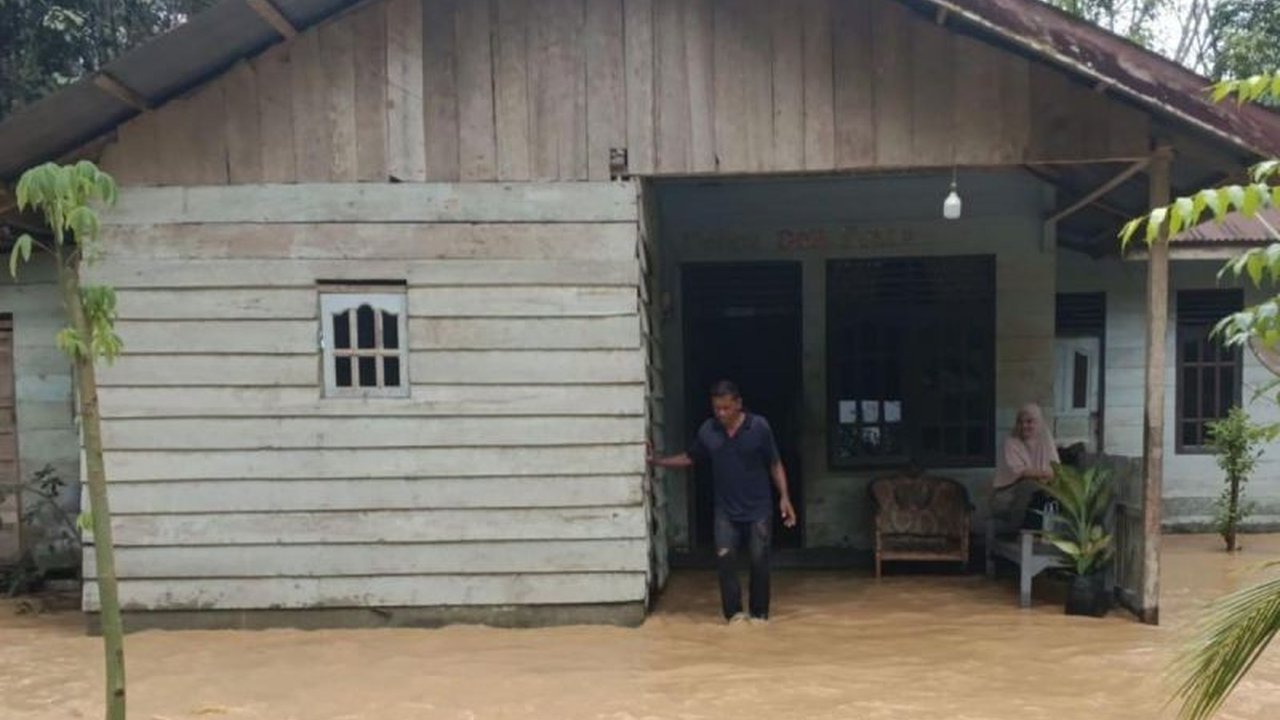 Hujan intensitas tinggi memicu banjir susulan di Aceh Timur, merendam 10 kecamatan dan membuat ribuan warga terdampak. BPBD terus memantau kondisi dan mengimbau masyarakat untuk waspada.