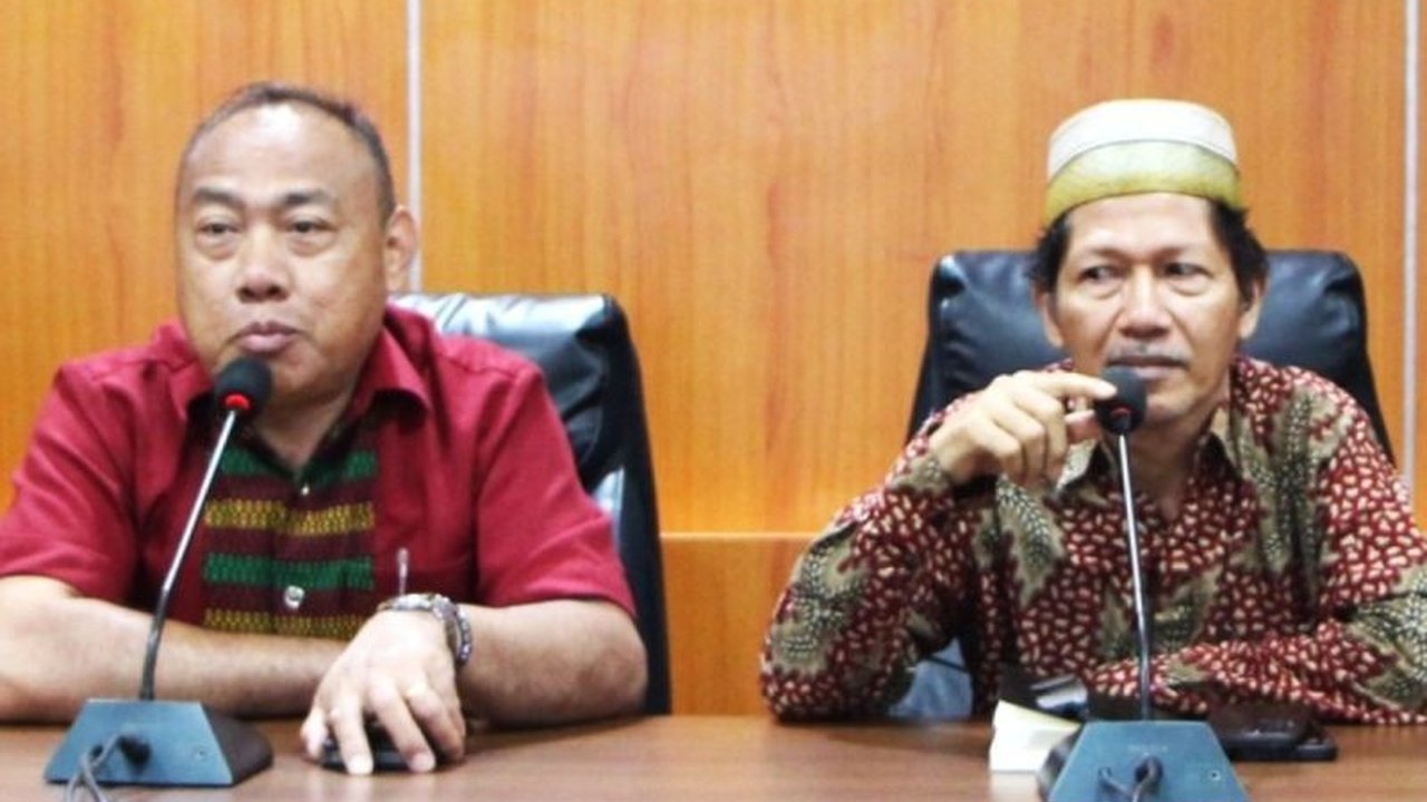Bawaslu Sulawesi Selatan merespons wacana Pilkada Dipilih DPRD, sementara Komisi Pemberantasan Korupsi (KPK) menekankan pentingnya regulasi jelas dan pengawasan ketat untuk mencegah praktik transaksional.