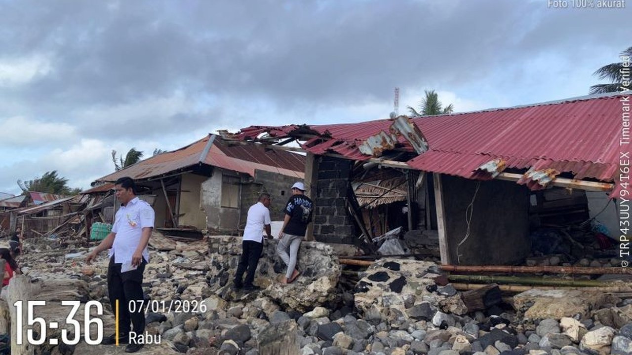 Gelombang pasang dahsyat menerjang Desa Gangga I, Minahasa Utara, menyebabkan kerusakan parah pada 11 rumah dan memaksa ratusan warga mengungsi, memicu respons cepat pemerintah daerah.