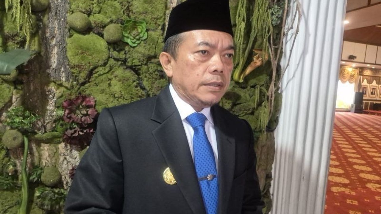 Gubernur Jambi Al Haris meminta tiga daerah di provinsinya untuk melakukan intervensi harga guna menekan laju inflasi, terutama menjelang bulan suci Ramadan. Langkah intervensi harga Jambi ini krusial untuk stabilisasi harga kebutuhan pokok.